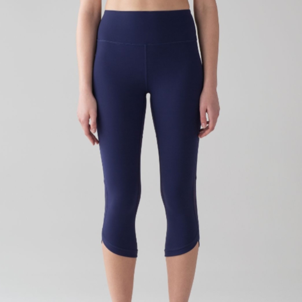 Lululemon Size 6, Revitalize‎ Crop, Blueberry Jam, 21", Activewear, Luxtreme